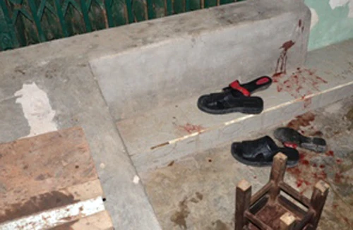 Mâu thuẫn gia đình, chồng đâm vợ con rồi tự sát