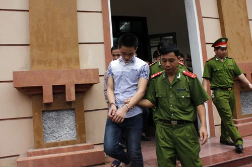 Nhóm thanh niên giết người vì tức nhau câu nói