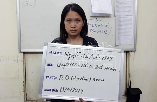 Liệt một tay vẫn "hành nghề 2 ngón" tại bệnh viện Bạch Mai