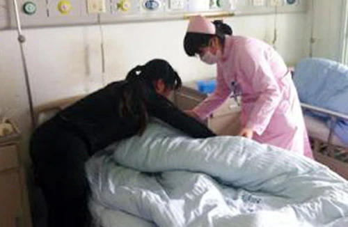 Mẹ tâm thần nhốt 4 đứa con trong nhà đòi giết chết