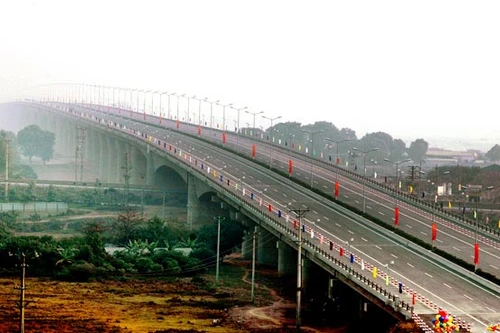 Nên và cần đổi tên 2 cầu lớn ở Hà Nội?