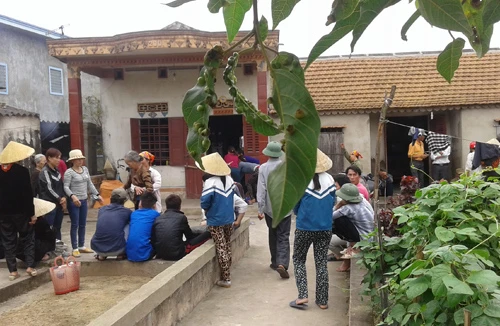 Phát hiện người đàn ông treo cổ tự tử trong phòng ngủ