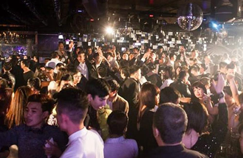 Nhân viên quán bar hiếp dâm nữ khách say rượu