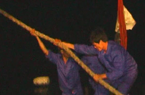 16 ngư dân thoát chết gang tấc trên con tàu bị thiêu rụi ở Hoàng Sa