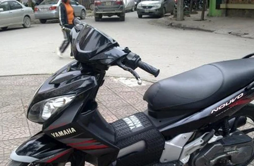Ai là chủ sở hữu xe máy Yamaha Nouvo màu đen?