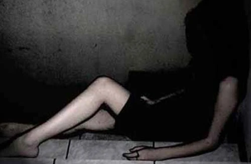 Rủ vào rẫy chơi, 2 thanh niên hiếp dâm cô gái