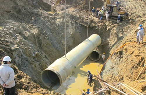 Đường ống nước sạch vỡ liên tiếp, vẫn tranh cãi đi tìm nguyên nhân