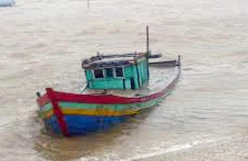  Tàu lạ đâm chìm tàu cá ngư dân, một người mất tích