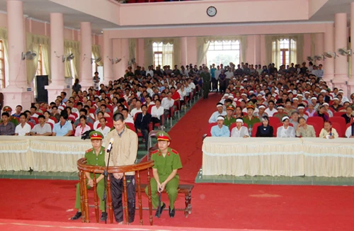 Mời rượu không được, dùng dao đám chết người