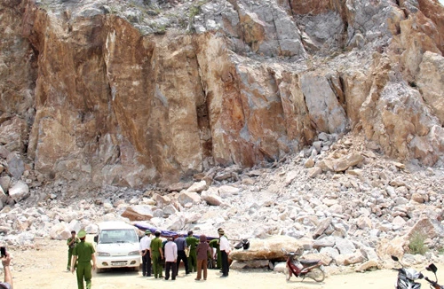 Lại sập mỏ đá khiến 3 người chết thảm