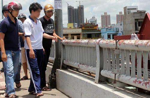 Học sinh đâm bạn trọng thương vì cãi lộn trên facebook