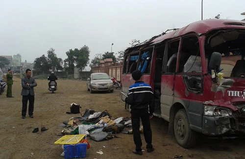 Xe khách phát nổ làm 2 người chết, hơn 10 người thương vong là “xe dù”