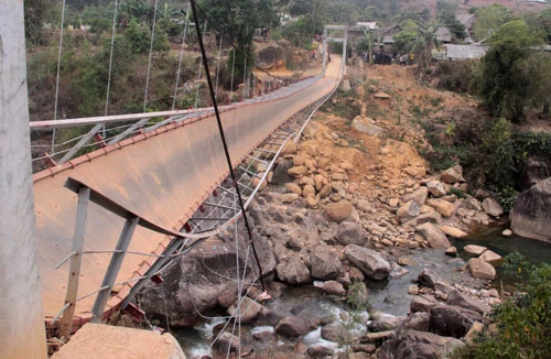 Bài học nào từ thảm họa sập cầu treo tại Lai Châu?