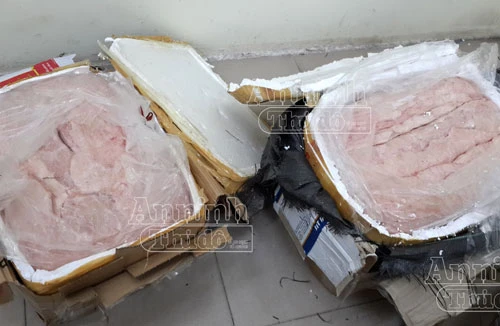 Phát hiện gần 1 tấn nầm động vật đang phân hủy đưa đi tiêu thụ