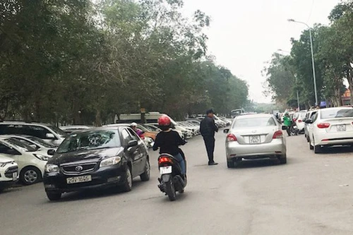 Làm rõ thông tin nhân viên bãi trông giữ xe không phép có hành vi côn đồ 