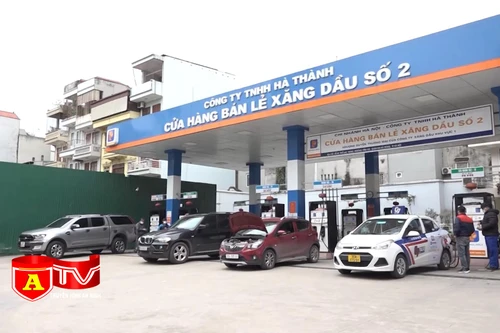 Các doanh nghiệp vận tải chịu tác động lớn của giá xăng tăng kỷ lục