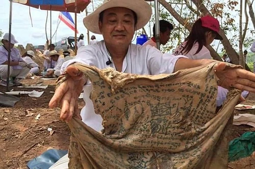 Phát hiện bộ da người đầy hình xăm kỳ lạ