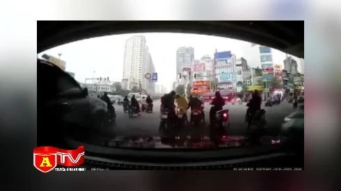 Cảnh giác với thủ đoạn giả vờ va chạm giao thông để trộm cắp tài sản