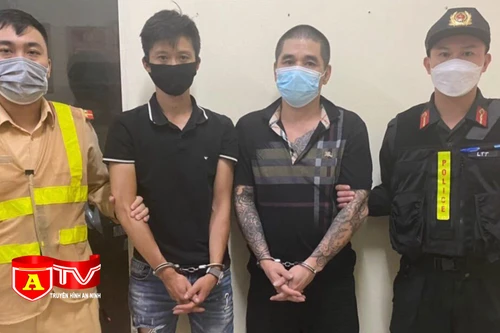 Giấu ma tuý dưới yên xe máy vẫn bị phát giác