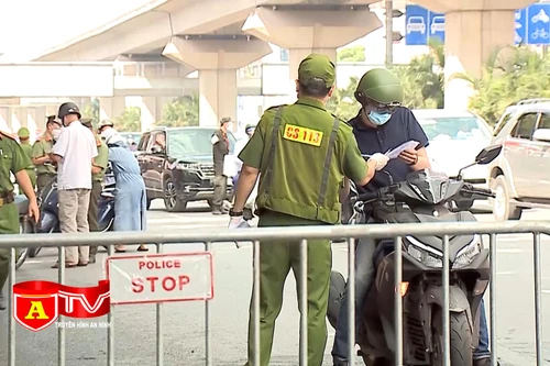 CATP Hà Nội tuần tra kiểm soát trên 12.000 lượt người trong mua dịch bệnh