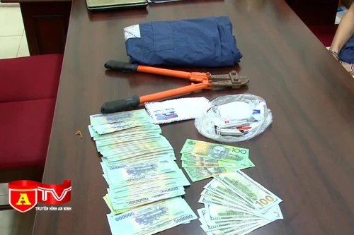 Lợi dụng trời mưa gió, đột nhập trộm cắp gần 100 triệu đồng