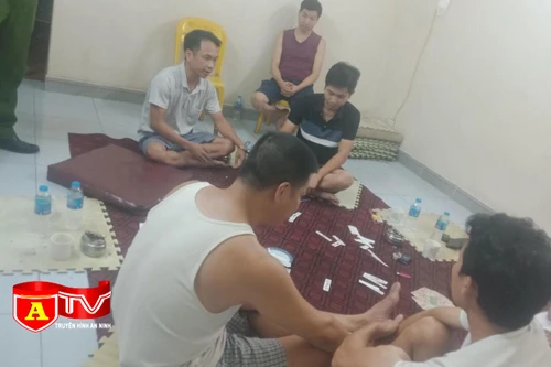 Tụ tập đánh bạc giữa mùa dịch tại nhà riêng 