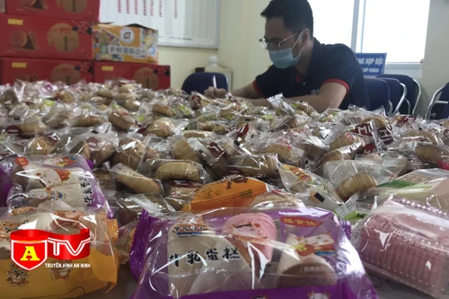 Phát hiện 5.000 chiếc bánh Trung thu không rõ nguồn gốc