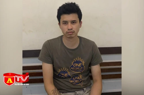 Biết không thể che giấu, tự giao nộp ma tuý khi bị công an kiểm tra