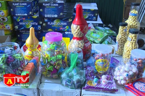 Thu giữ trên 10.000 sản phẩm bánh kẹo không rõ nguồn gốc, xuất xứ