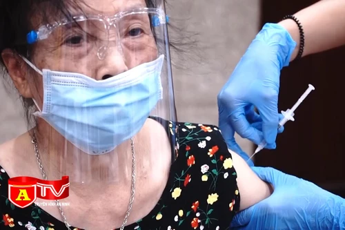 Hà Nội: Tổng lực thần tốc, xuyên đêm tiêm vaccine và xét nghiệm diện rộng