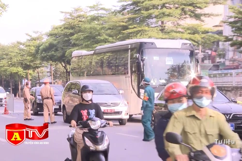 Công an TP Hà Nội tăng cường tuần tra kiểm soát phòng, chống dịch Covid-19