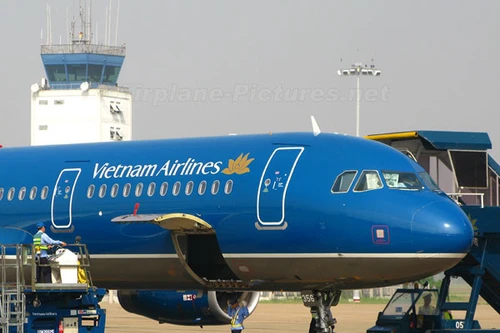 Máy bay Vietnam Airlines bị rách lốp, đã hạ cánh an toàn