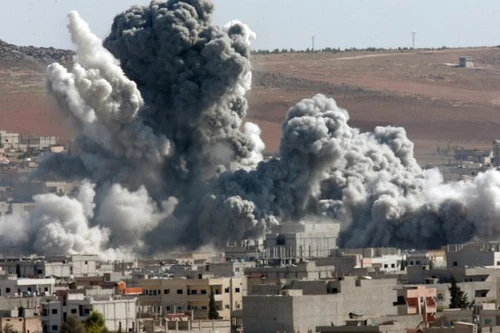 Tên lửa hành trình Mỹ tấn công khu dân cư Syria, không phải máy bay rơi 