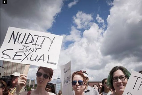 Biểu tình rầm rộ đòi quyền "cởi trần" ở nơi công cộng cho phụ nữ