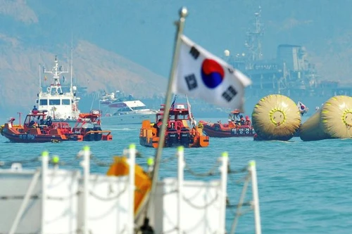 Hai tàu Trung Quốc đến Hàn Quốc trục vớt phà Sewol