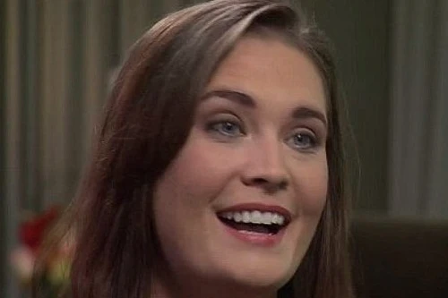 Mỹ: Cô giáo xinh đẹp lạm dụng học sinh 15 tuổi