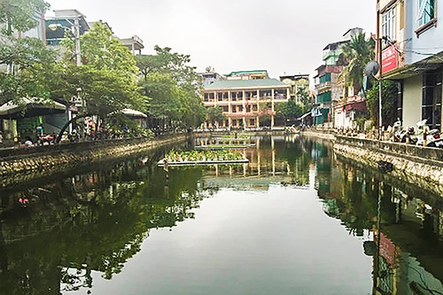 Hà Nội: Người dân tự giám sát, ao hồ "chết" lại hồi sinh