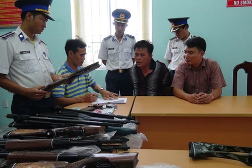 Cảnh sát biển bắt vụ mua bán vũ khí số lượng lớn