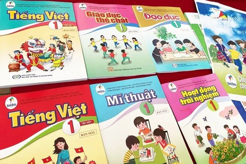 Cử tri và nhân dân bức xúc vì giá sách giáo khoa có dấu hiệu "lợi ích nhóm"
