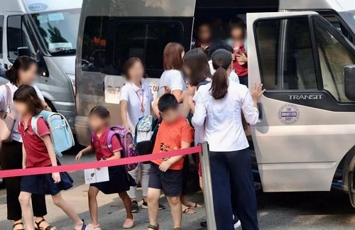 Hàng loạt các vụ bỏ quên học sinh trên xe đưa đón: Xin đừng xem nhẹ tính mạng trẻ