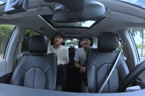 Trung Quốc phát triển dịch vụ taxi robot không người lái 