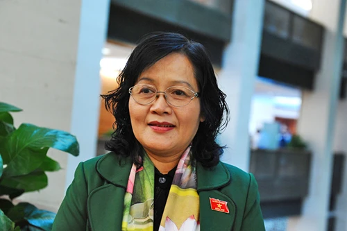 Không nên cho phép lưu hành ô tô điện 