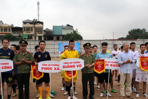 Khai mạc giải bóng đá mini Đoàn thanh niên CAQ Ba Đình