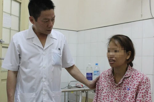 6 tháng sau mới biết 18 y bác sĩ có bị phơi nhiễm HIV hay không