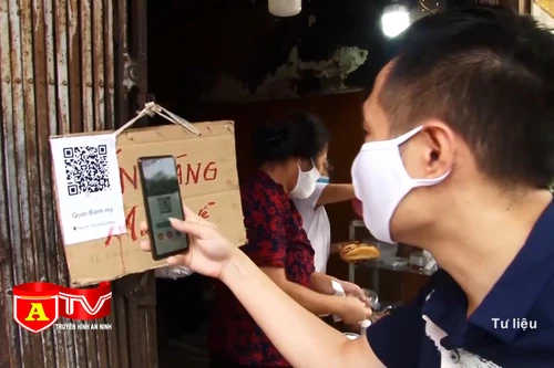 Xử phạt một số cơ sở kinh doanh chưa thực hiện nghiêm quy định quét mã QR code