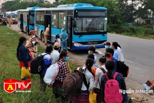 Sở GTVT Hà Nội huy động gần 500 xe buýt đưa người dân đi từ các tỉnh miền Nam về quê