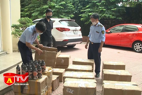 Tạm giữ lô sữa tắm giả mạo thương hiệu của Ý