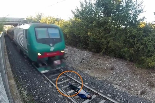 Thua cá độ chung kết EURO, một CĐV lao vào đoàn tàu tự tử