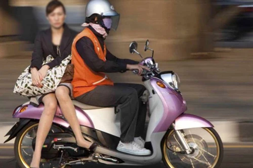 Gạ cho xem ngực 'free', xe ôm suýt sập bẫy gái làng chơi