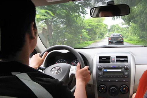 Cướp taxi rồi mang gán nợ tiền thua bạc